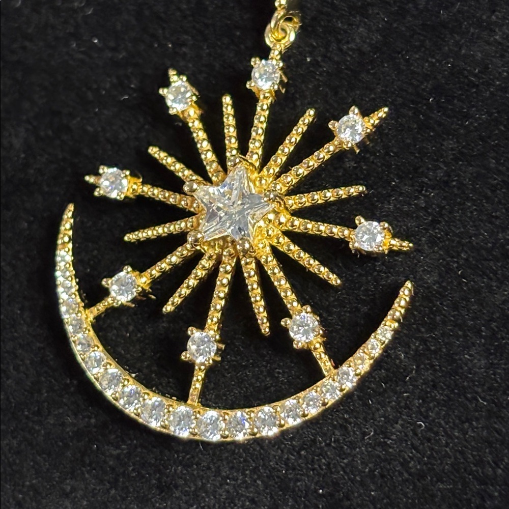 Beautiful CZ 14K Gold Plated Statement Dangle Earrings - Picture 2 of 9